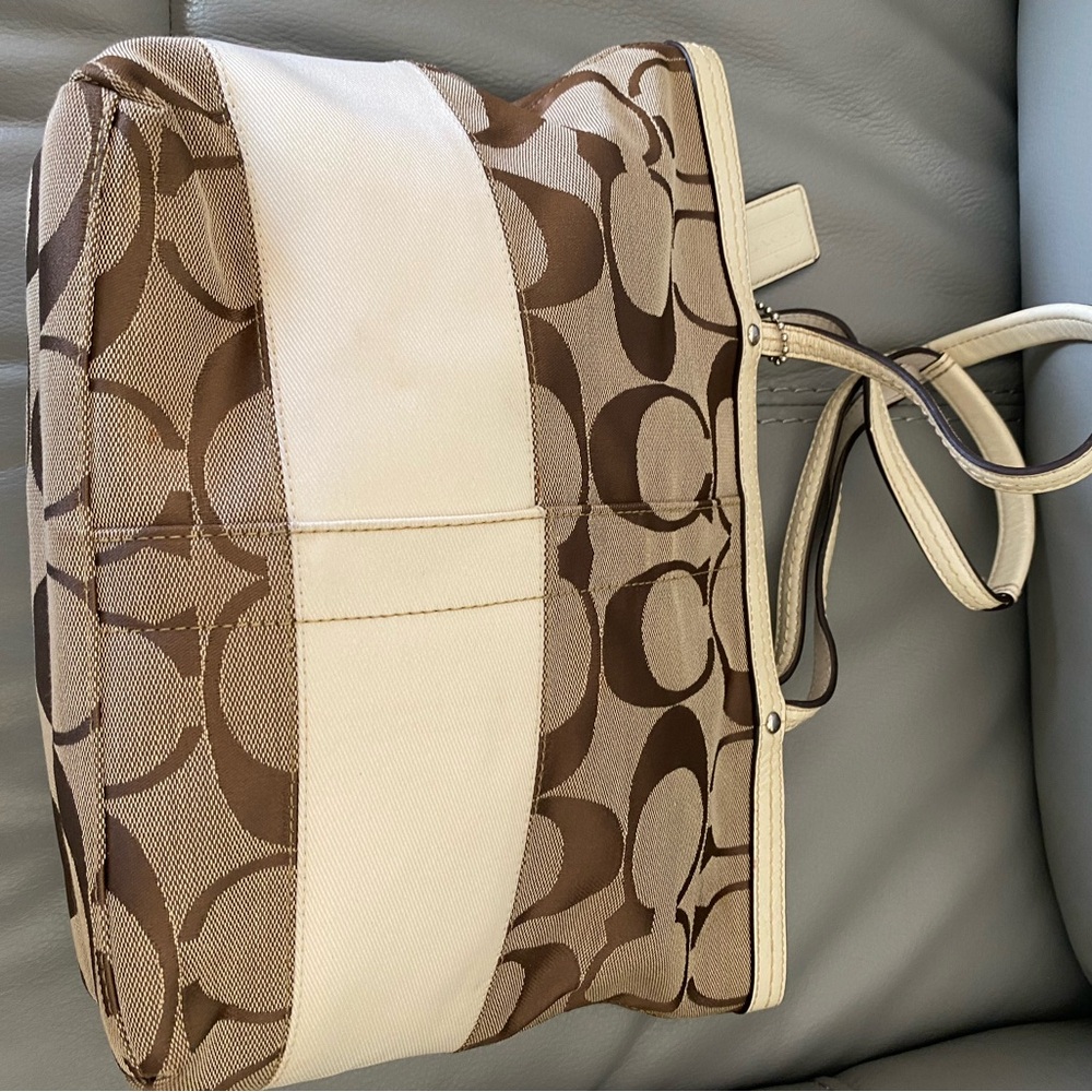 Coach Beige and Chalk Signature Canvas Tote - Picture 4 of 8